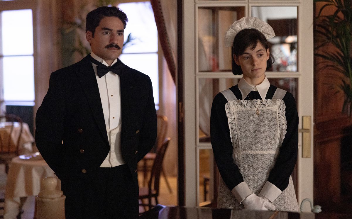 José Condessa como Toni y Almudena Salort como Catalina (Foto: Netflix)