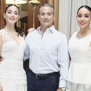 Chabely Reyes, César Reyes y Gloria Alfaro