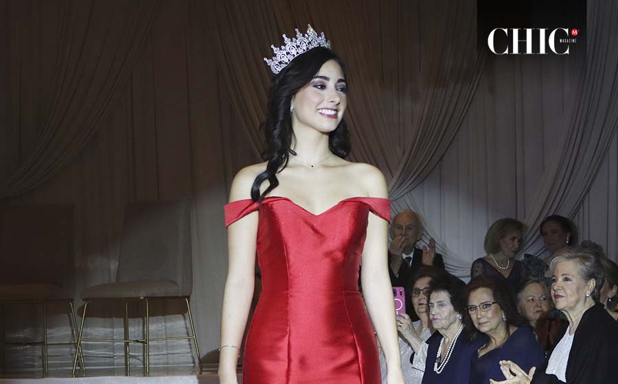 Chabely Reyes, reina del Casino Tampiqueño, acompañó a María en su coronación.