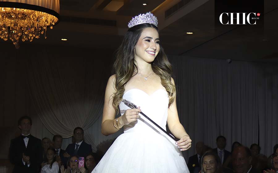 María Andrea Rábago durante su último recorrido como reina