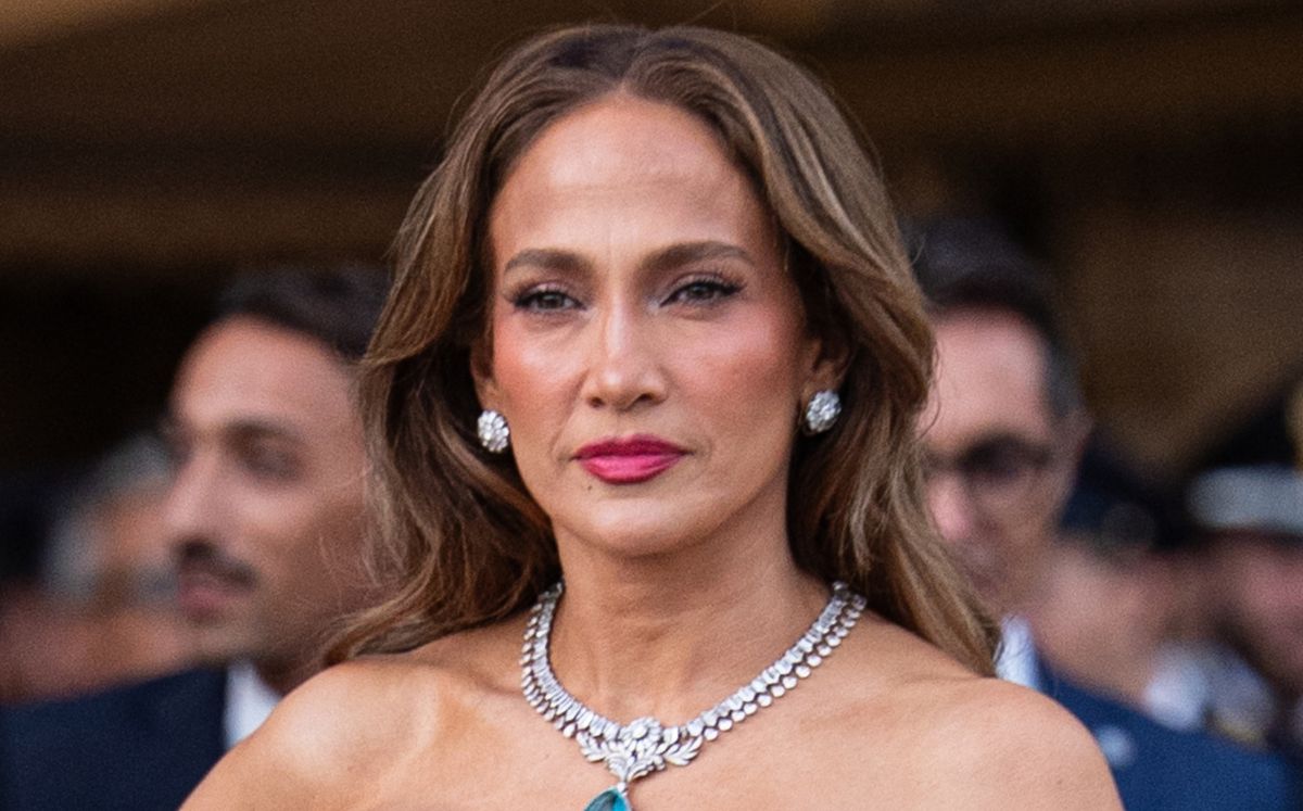 Jennifer Lopez deslumbró en el Vogue World 2026 con un elegante vestido de tul negro (Foto: Getty Images)