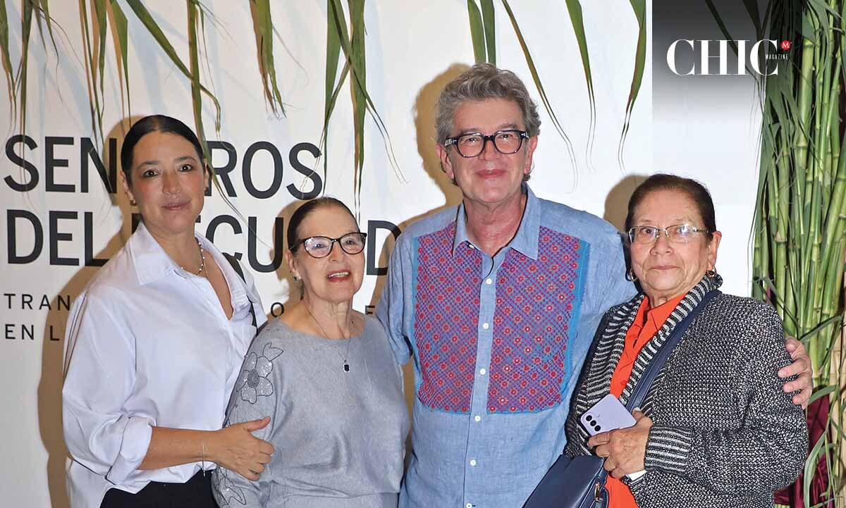 Leticia Cervantes, Carmen de Cervantes, Robert Smith e Hilda Alcaraz