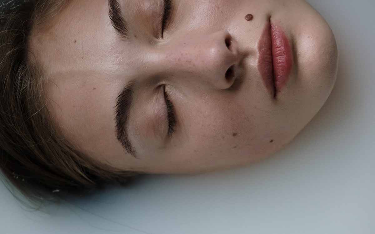 No existe evidencia científica de que un lunar determine la personalidad, la riqueza o el futuro. (Fotos: Pexels)