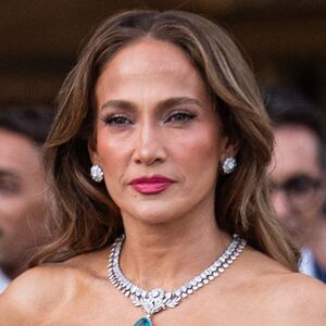 Jennifer Lopez deslumbró en el Vogue World 2026 con un elegante vestido de tul negro (Foto: Getty Images)