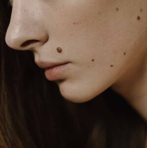 La melanomancia es una tradición oriental de interpretación de los lunares. (Fotos: Pexels)
