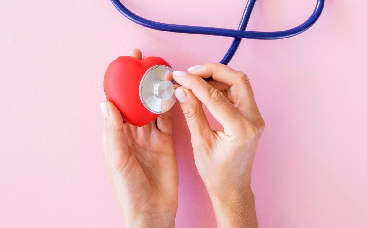 Hábitos que dañan el corazón sin dar síntomas por años (Foto: Freepik)