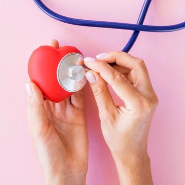 Hábitos que dañan el corazón sin dar síntomas por años (Foto: Freepik)