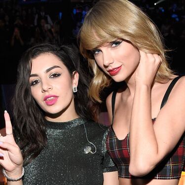 La verdad de la reacción de Charli XCX a Taylor Swift en los MTV VMA's (Foto: Getty)