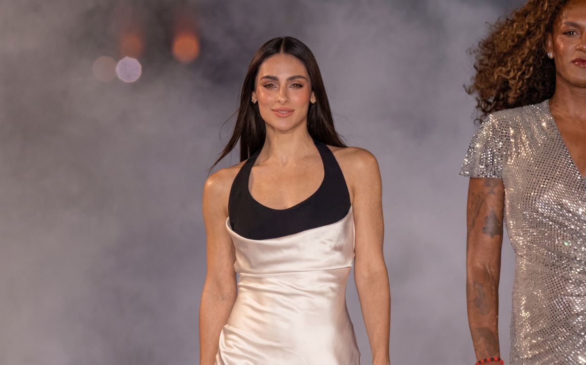 Renata Notni deslumbra en el desfile de L'Oréal en PFW 2026 (Foto: Youtube)
