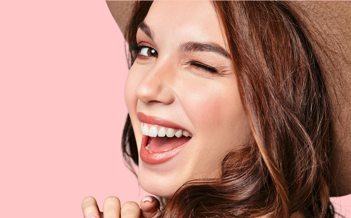 Los alimentos que cuidan tus dientes y los que pueden mancharlos (Foto: Freepik)