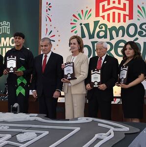 Homenajeados con sus preseas al Lagunero Distinguido 2026