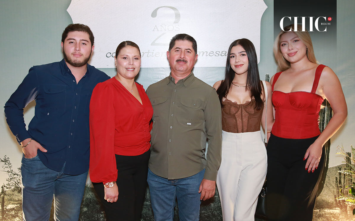Lázaro Pasillas, Ileana Salas, Lázaro Pasillas, Valeria Pasillas y Vanessa Pasillas