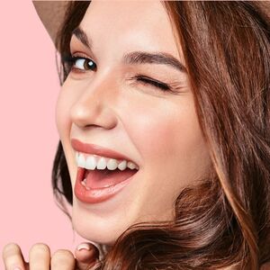 Los alimentos que cuidan tus dientes y los que pueden mancharlos (Foto: Freepik)