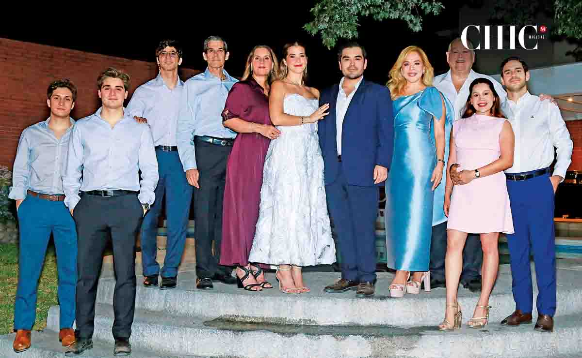 Diana y Fernando junto a sus familias / Fotos: Daniel Saldívar