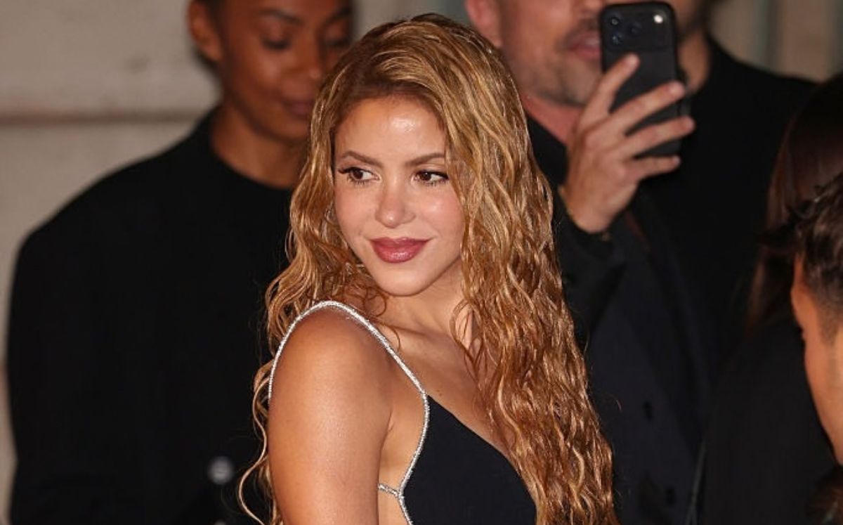 Shakira deslumbra con elegante vestido en Paris Fashion Week 2026 (Foto: Getty Images)