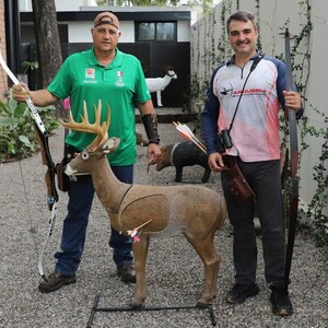 Miguel Cagnasso y David Lozano representarán a México en el Mundial de Arquería 3D. / Foto: Roberto Alvarado