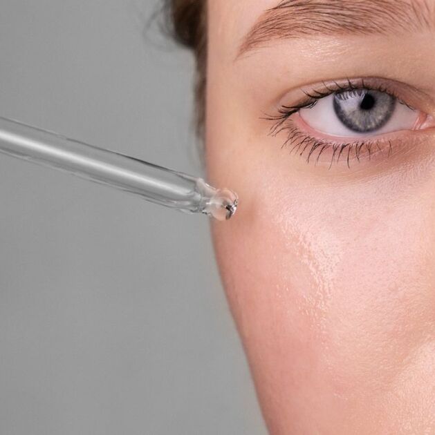 Cafeína para bolsas y ojeras: sérums y contornos de ojos (Foto: Freepik)