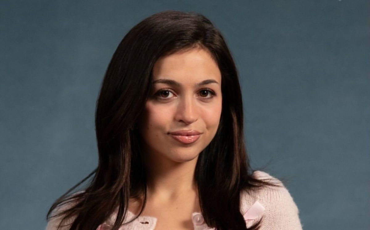 Josie Totah como Tina (Foto: Instagram)