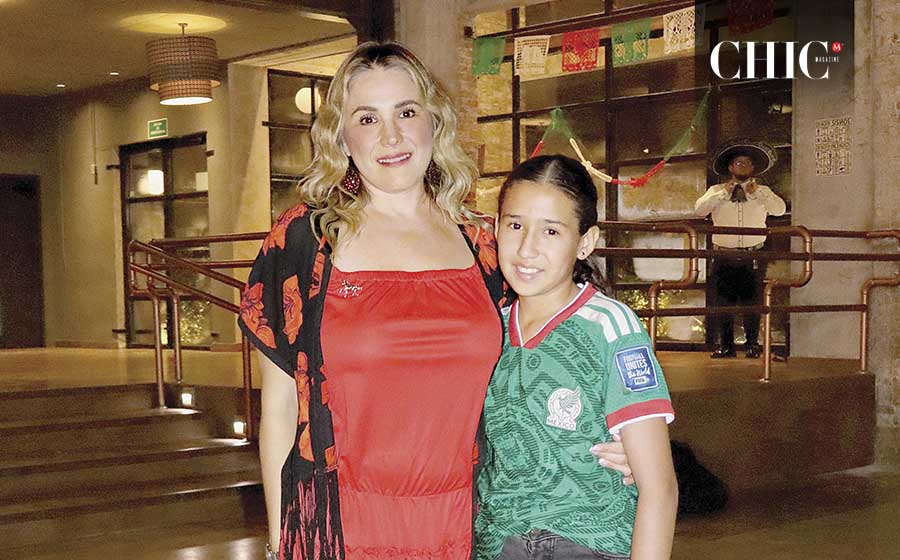 Pamela Angulo y Elena Altamirano