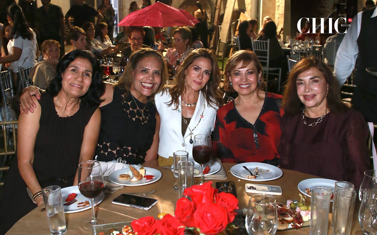 Blanca de Arellano, Martha de Cruz, Gaby González, Nury y Lety de Ríos