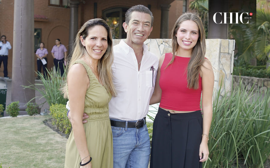 Fabiola Medrano, Roberto Casillas y Roberta Casillas