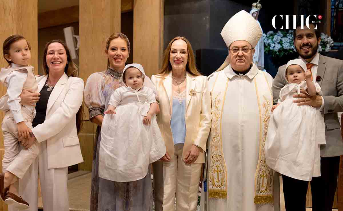 Ana María y Cordelia María en compañía de sus seres queridos