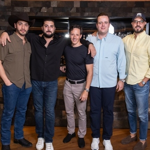 Jorge García, Eduardo Francisco Bacha, Jorge Eduardo Peña, Kevin Alanís y Armando Espinosa, los creadores de La Mesa Norteña / Foto: Goura Firm