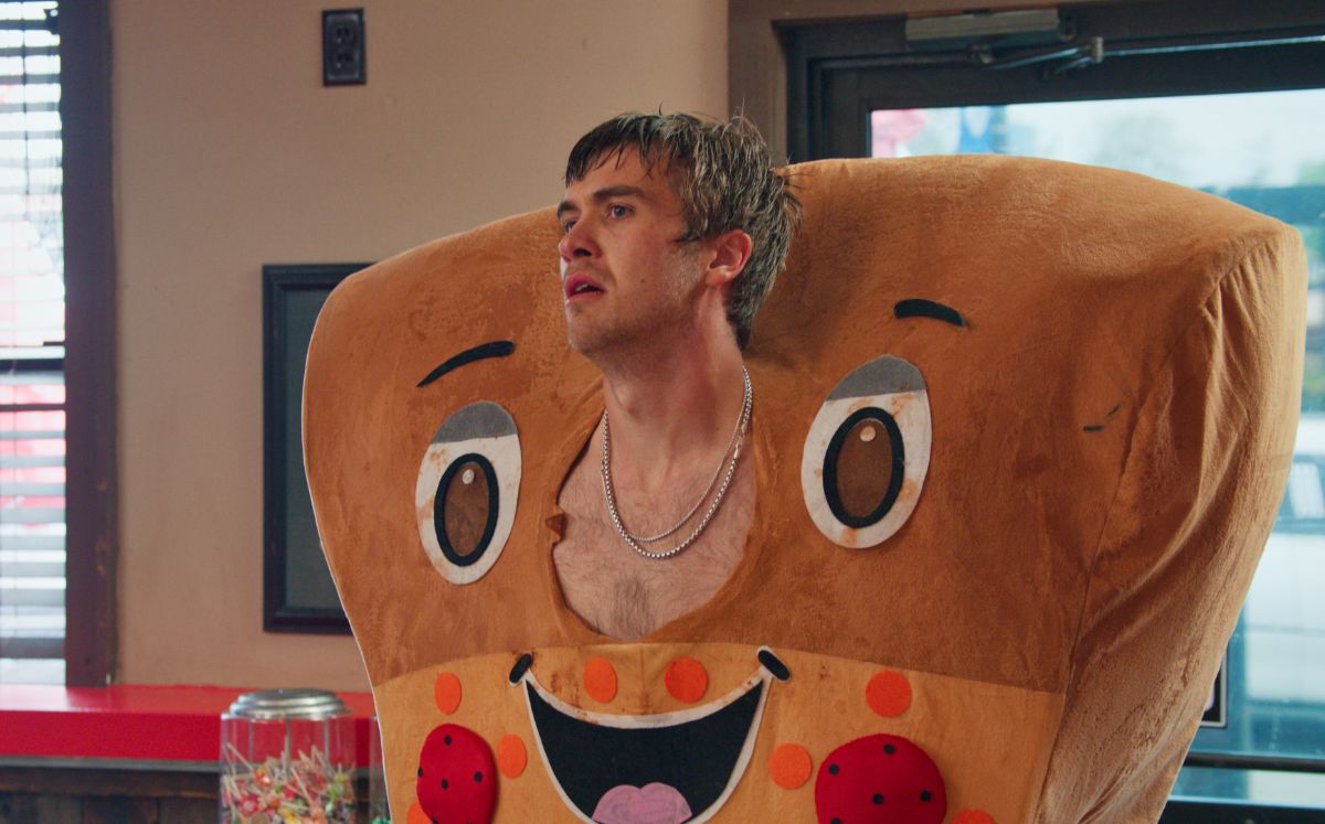 Luke Burke como Luke (Foto: Netflix)