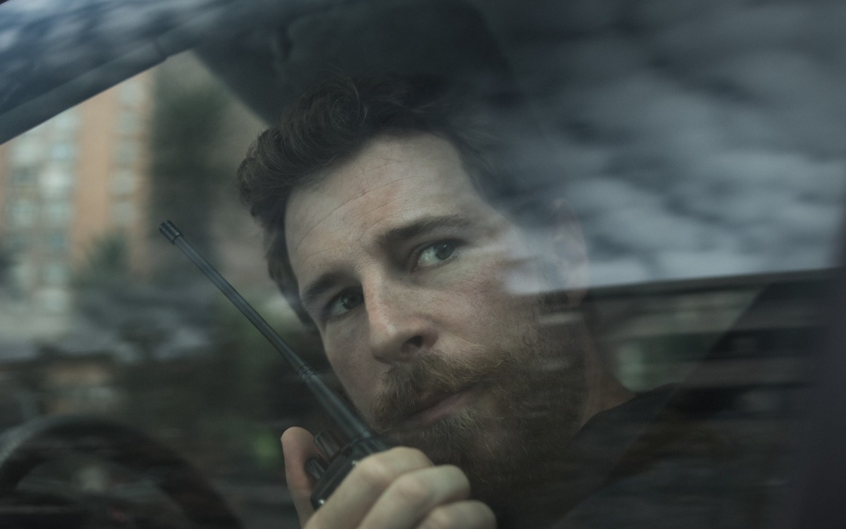 Álvaro Cervantes como Raúl (Foto: Netflix)