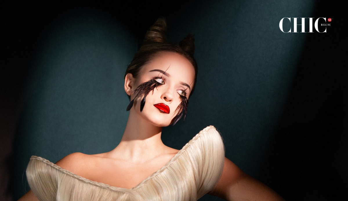 Un corsé de efecto cabello protagoniza su look favorito de la sesión. / Foto: Sofimak
