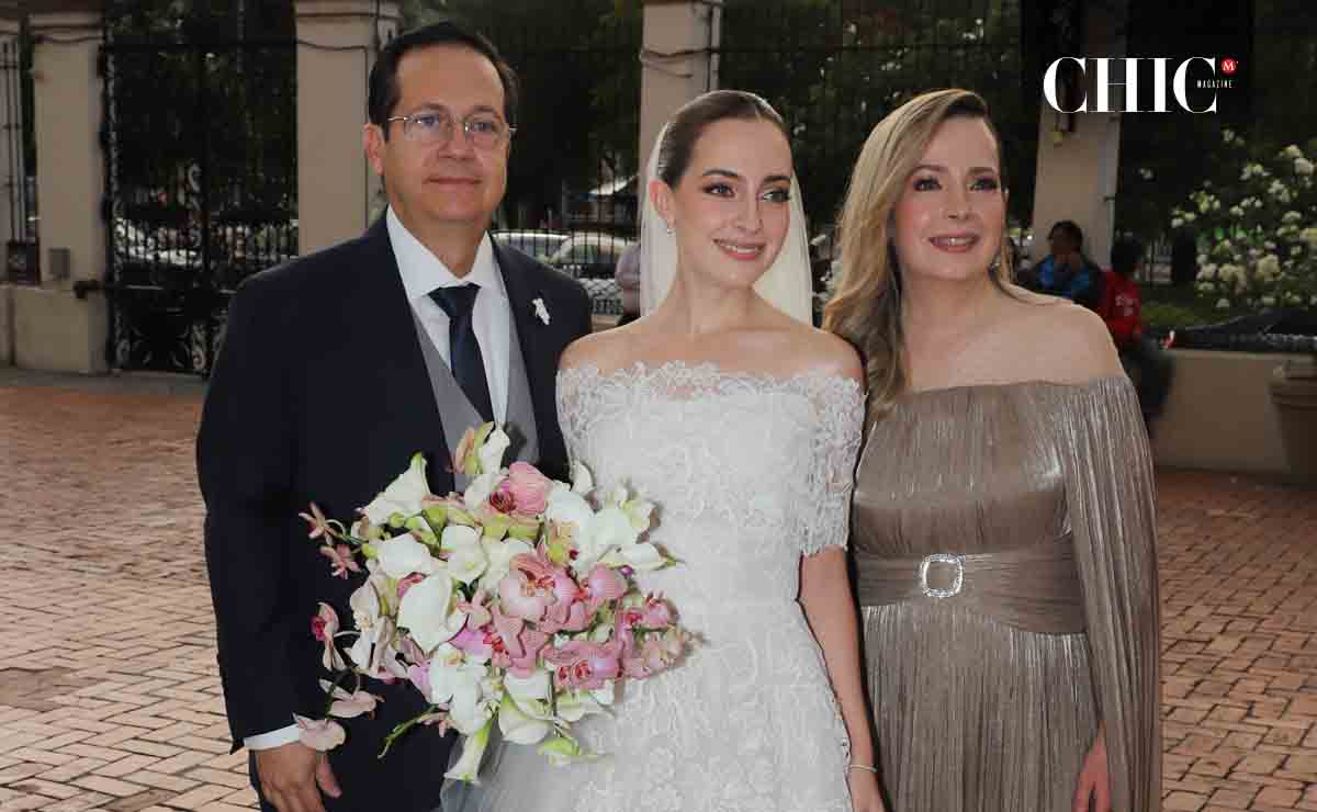 Papás de la novia. Álvaro Gutiérrez, Ana Karen Gutiérrez y Alicia González / Fotos: Roberto Alvarado