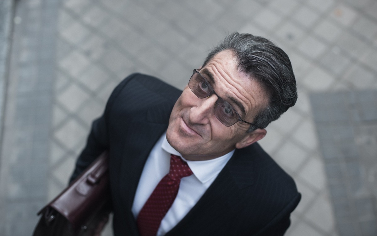 Luis Zahera como Ernesto (Foto: Netflix)