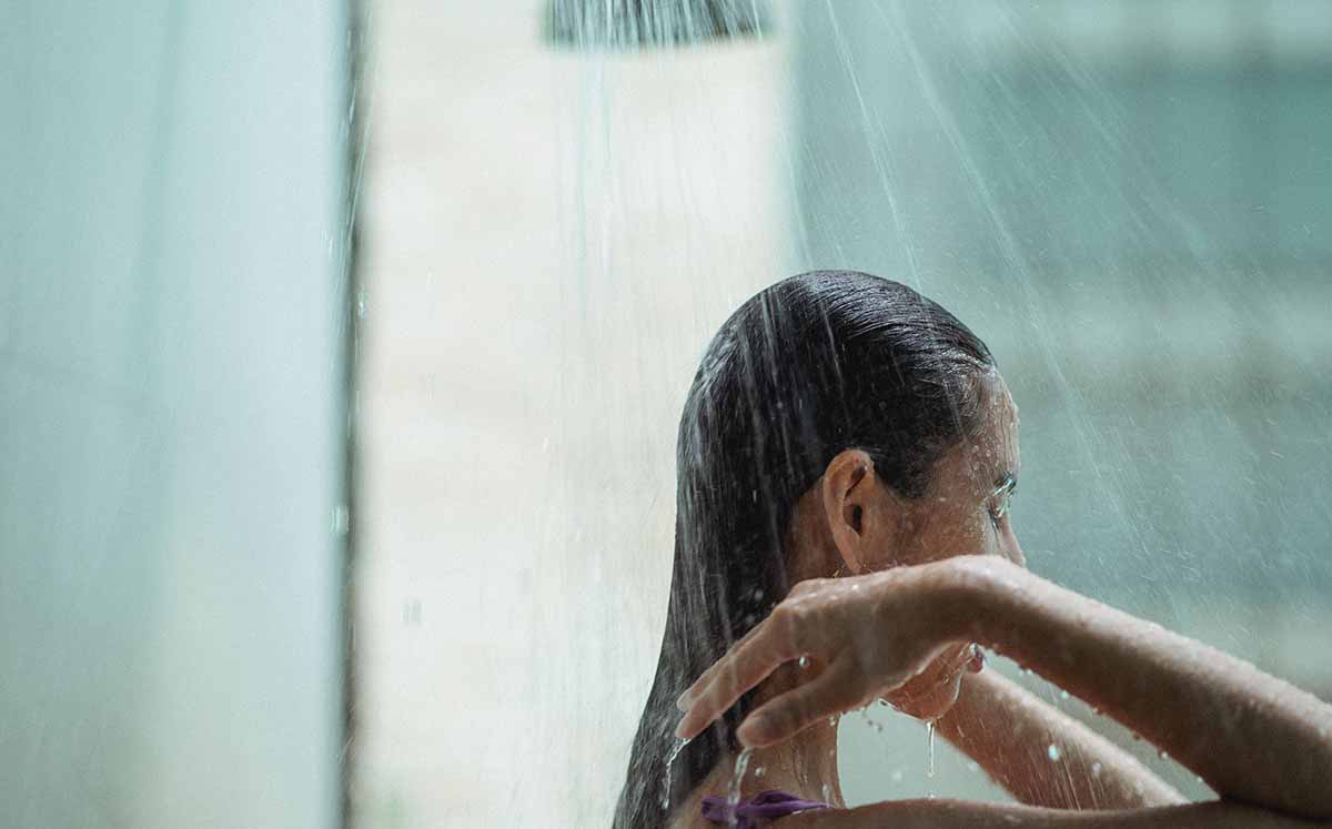 Muchas personas eligen la noche para ducharse por la necesidad de establecer un cierre definitivo para la jornada. (Foto Pexels)