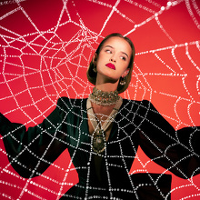 Renata Rivero explora el placer de transformarse en nuestra portada de Halloween. / Foto: Sofimak