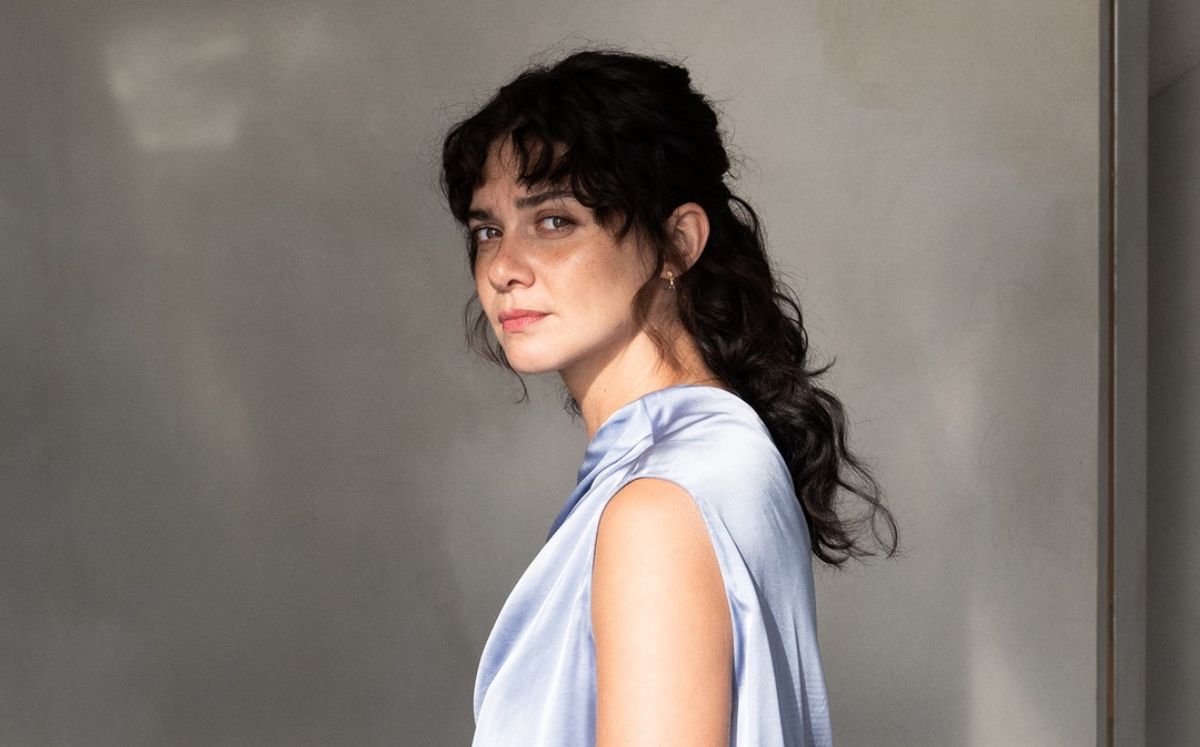 Emma Appleton como Scarlett (Foto: Netflix)