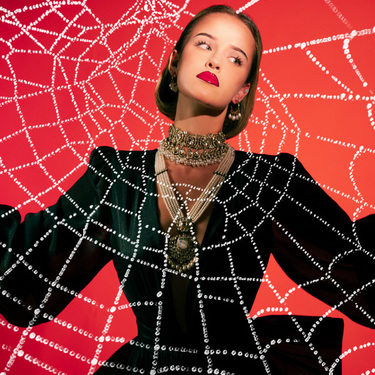 Renata Rivero explora el placer de transformarse en nuestra portada de Halloween. / Foto: Sofimak